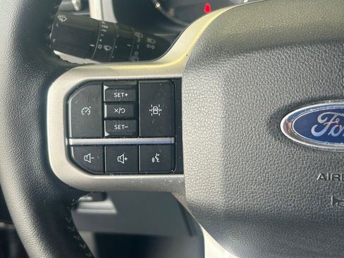 Used 2022 Ford Expedition XLT image 38