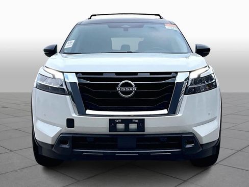 Used 2024 Nissan Pathfinder SL w/ SL Premium Package image 3