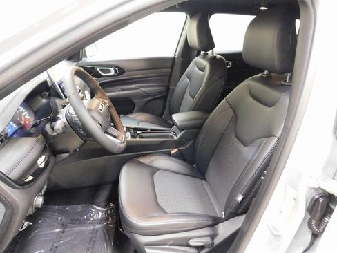 New 2026 Jeep Compass Latitude image 9