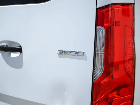Used 2019 Mercedes-Benz Sprinter 170 image 11