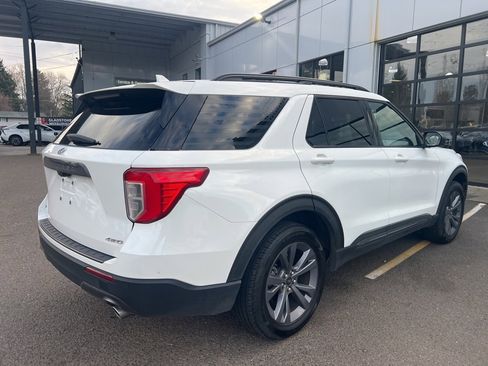 Used 2021 Ford Explorer XLT w/ Equipment Group 202A image 4