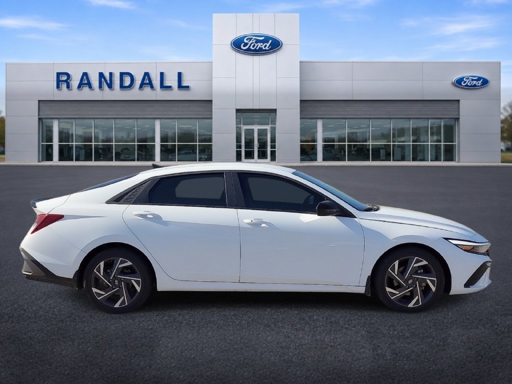 Used 2025 Hyundai Elantra Sport FWD image 6