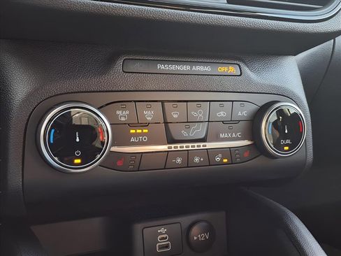 Used 2025 Ford Escape ST-Line w/ Cold Weather Package image 9