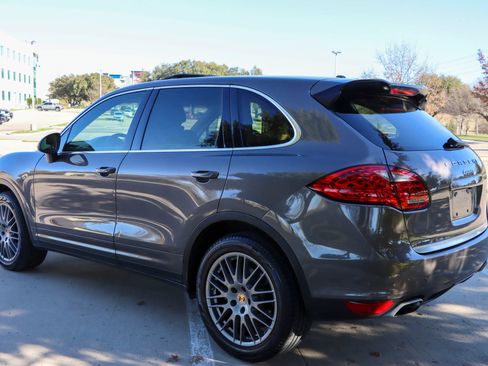Used 2014 Porsche Cayenne image 8