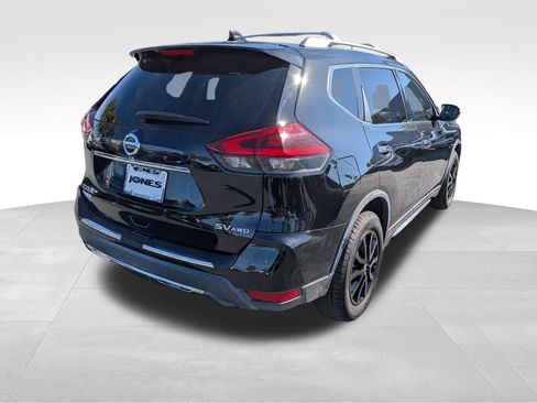 Used 2018 Nissan Rogue SV image 5