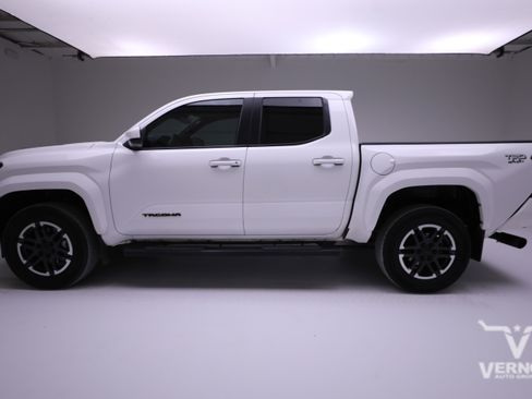 Used 2024 Toyota Tacoma TRD Sport image 2