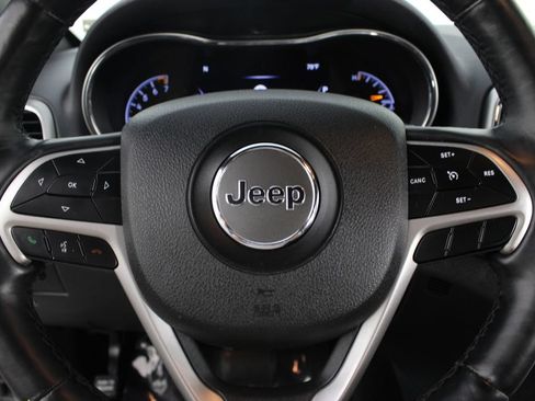 Used 2018 Jeep Grand Cherokee Altitude AWD/4WD image 12