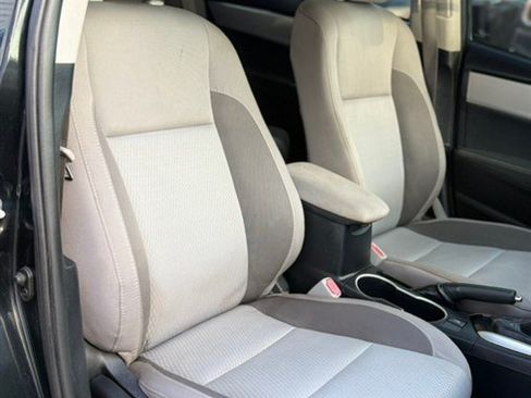 Used 2018 Toyota Corolla LE FWD image 18