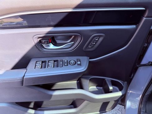 Used 2025 Honda Pilot Touring image 18