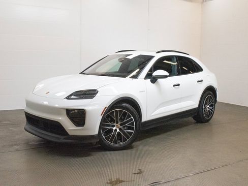 Certified 2025 Porsche Macan 4 Electric image 1