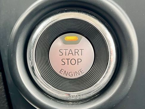 Used 2023 Nissan Titan SV image 27