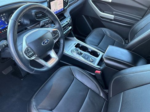 Used 2023 Ford Explorer Limited image 4