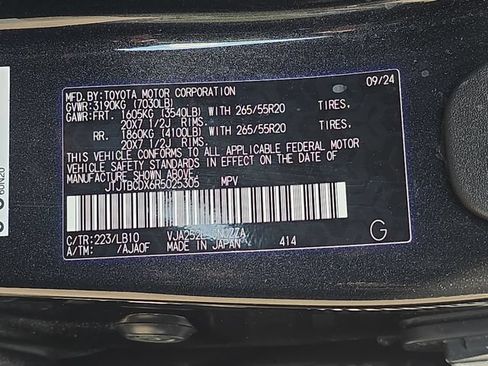 Used 2024 Lexus GX 550 w/ Accessory Package (2T) AWD/4WD image 39