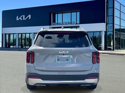 New 2026 Kia Sorento S w/ S Panoramic Sunroof Package FWD image 5