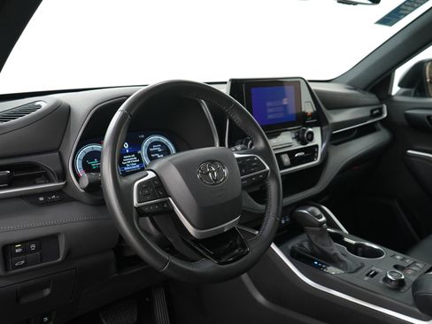 Used 2025 Toyota Highlander XSE AWD/4WD image 28