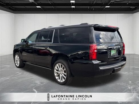Used 2019 Chevrolet Suburban Premier w/ Premier Plus Edition AWD/4WD image 3