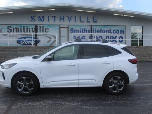 Used 2023 Ford Escape ST-Line w/ Tech Pack #1 AWD/4WD image 2