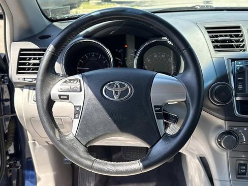 Used 2013 Toyota Highlander SE AWD/4WD image 19