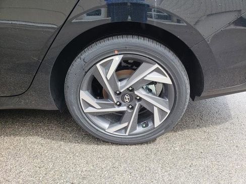 New 2025 Hyundai Elantra SEL image 21