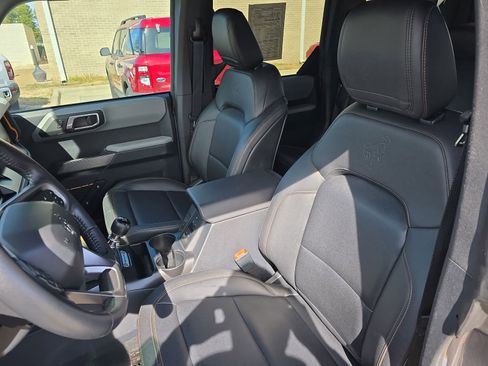 Used 2021 Ford Bronco Badlands image 15