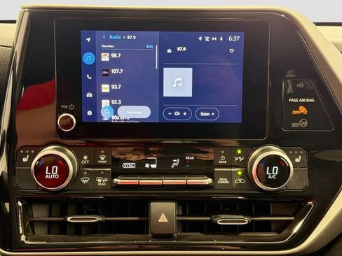 Certified 2025 Toyota Highlander XLE FWD image 15