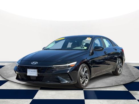 Certified 2024 Hyundai Elantra SEL w/ Convenience Package FWD image 3