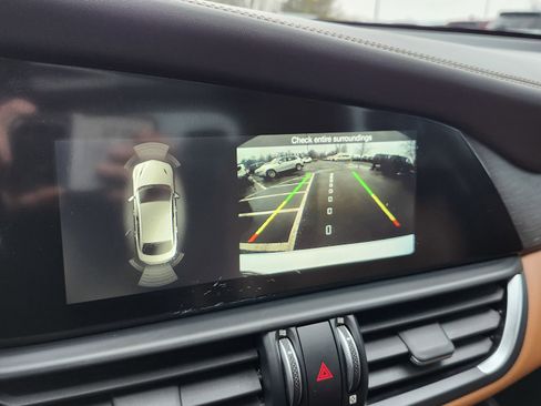 Used 2019 Alfa Romeo Giulia Ti w/ Quick Order Package 22X Lusso image 4