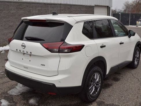 Used 2024 Nissan Rogue S image 8