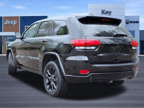Used 2022 Jeep Grand Cherokee Laredo X AWD/4WD image 3