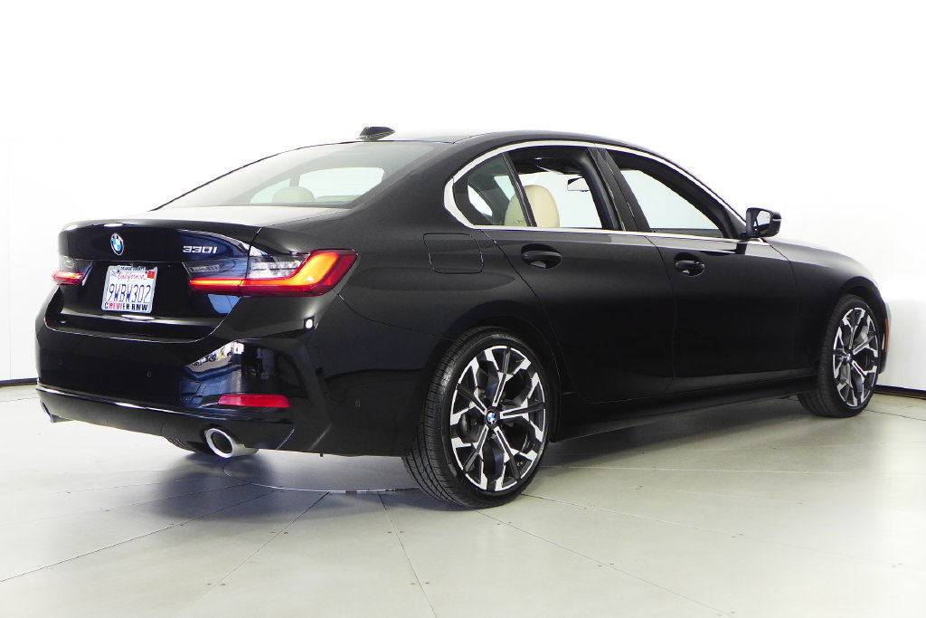 Used 2026 BMW 330i Sedan w/ Convenience Package RWD image 7