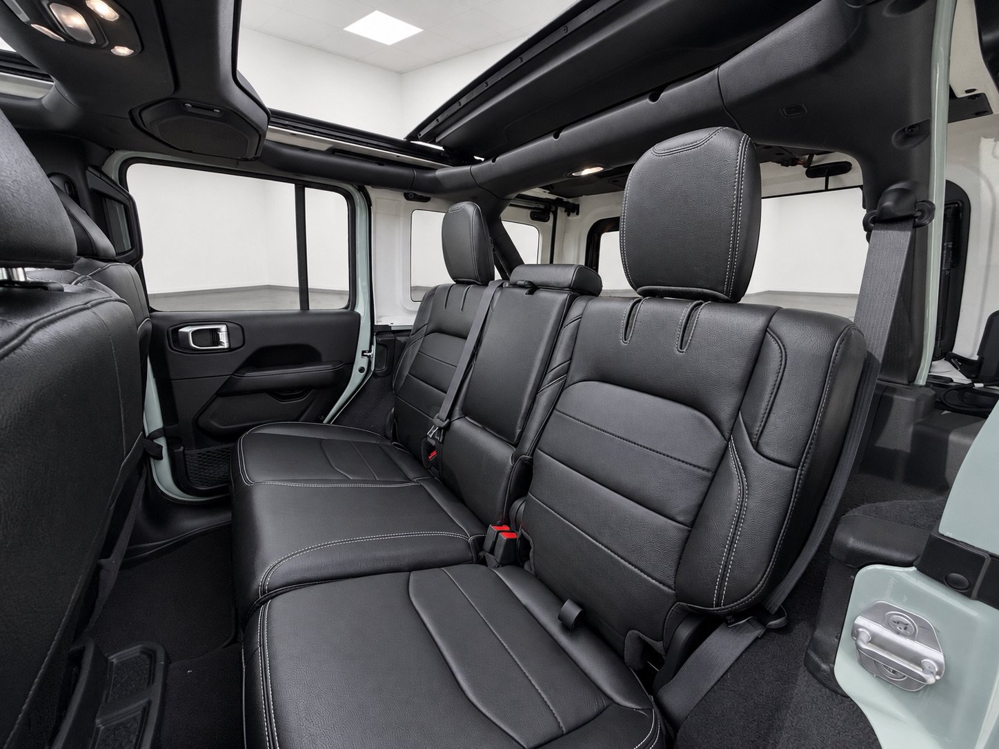 Used 2023 Jeep Wrangler Unlimited Sahara w/ Cold Weather Group AWD/4WD image 42