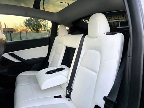 Used 2022 Tesla Model Y Performance image 7