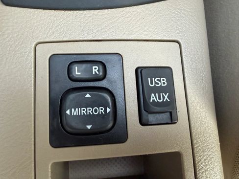 Used 2012 Toyota RAV4 4WD w/ Upgrade Value Pkg image 43