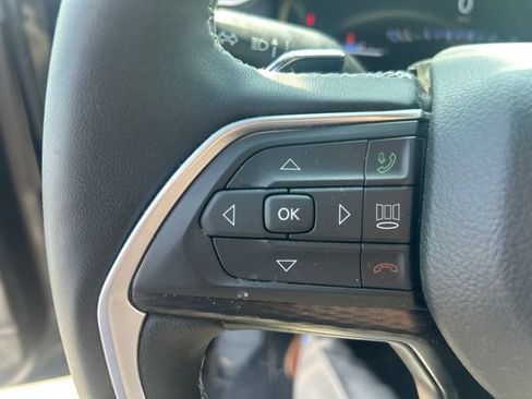 Used 2025 Jeep Grand Cherokee Laredo X w/ Luxury Tech Group I RWD image 13