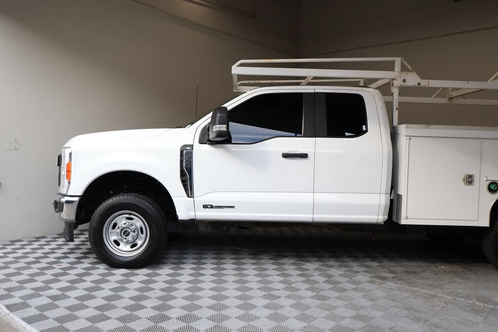 Used 2023 Ford F350 XL w/ Snow Plow/Camper Package AWD/4WD image 9