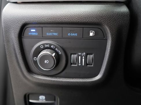 Used 2022 Jeep Grand Cherokee Limited 4xe image 23