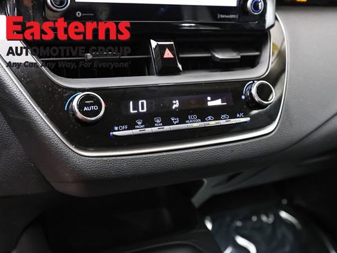 Used 2022 Toyota Corolla LE FWD image 19