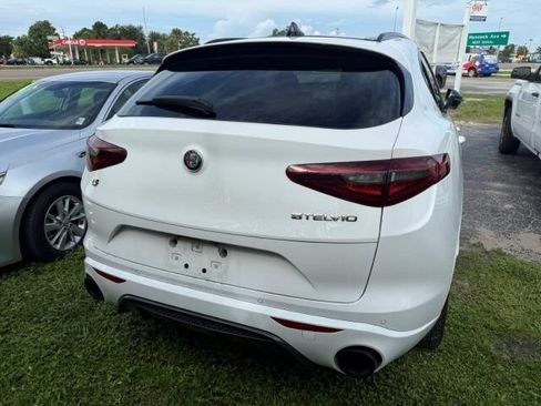 Used 2023 Alfa Romeo Stelvio Veloce AWD/4WD image 4
