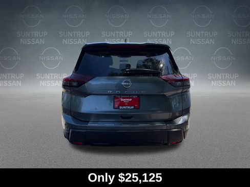Used 2025 Nissan Rogue SV w/ SV Premium Package FWD image 4