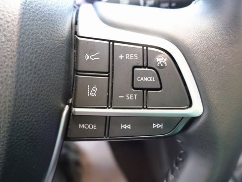 Used 2022 Toyota Highlander XSE image 17