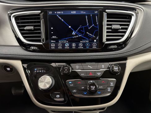 Used 2019 Chrysler Pacifica Limited FWD image 19
