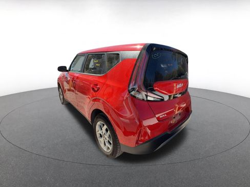Used 2025 Kia Soul LX w/ LX Technology Package FWD image 4
