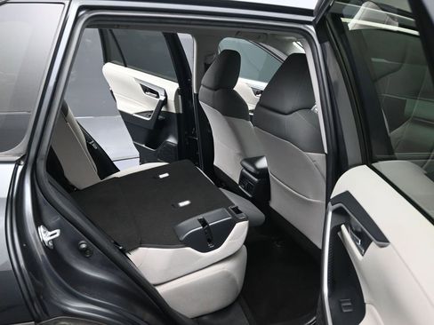 Used 2020 Toyota RAV4 XLE image 26