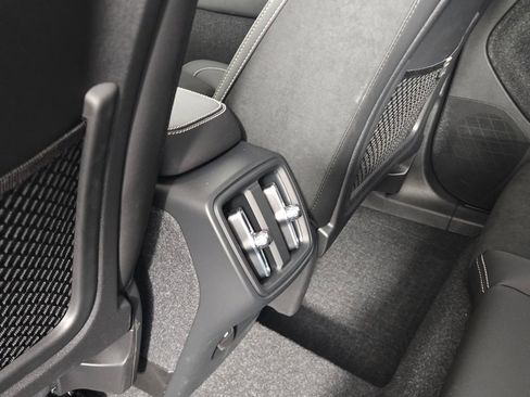 Certified 2023 Volvo XC40 B5 Ultimate w/ Climate Package image 15