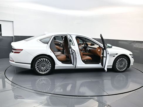 Used 2024 Genesis G80 image 27