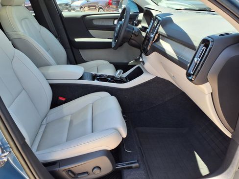 Certified 2023 Volvo XC40 B5 Ultimate w/ Protection Package Premier AWD/4WD image 11