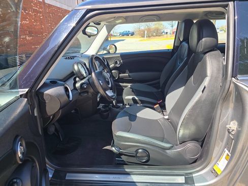 Used 2010 MINI Cooper Hardtop image 7
