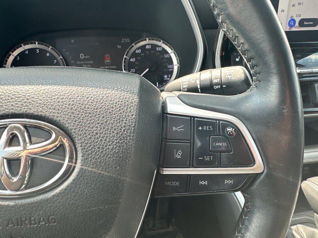 Used 2023 Toyota Highlander XLE AWD/4WD image 39