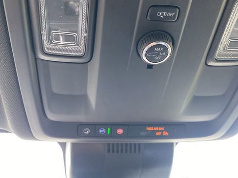 Used 2025 Chevrolet Suburban Z71 image 42