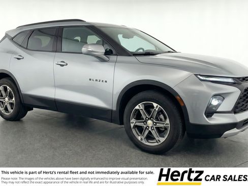 Used 2025 Chevrolet Blazer LT FWD image 1